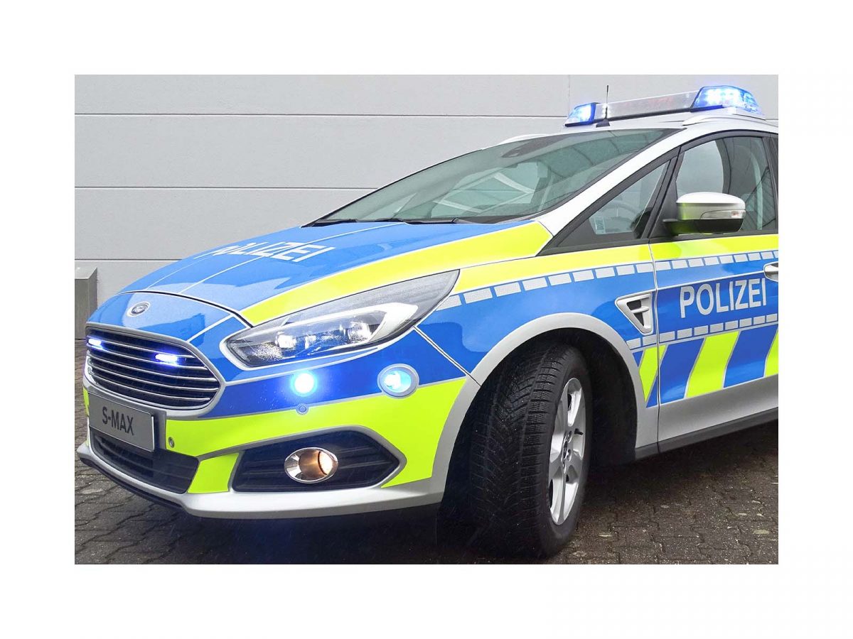 Z2 Lightbar Lit Blue Angle View In Situ 2 on Police Vehicle