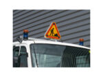 Barre de signalisation ECLAIR avec Gyroled KOMBI Mercura sur véhicule balayeuse