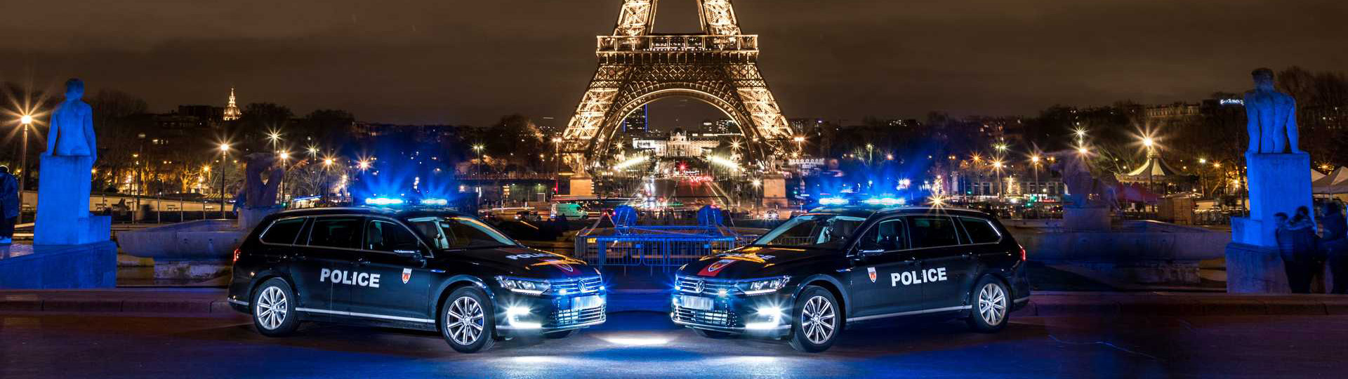 Rampe lumineuse sur véhicule de gendarmerie avec Tour Eiffel