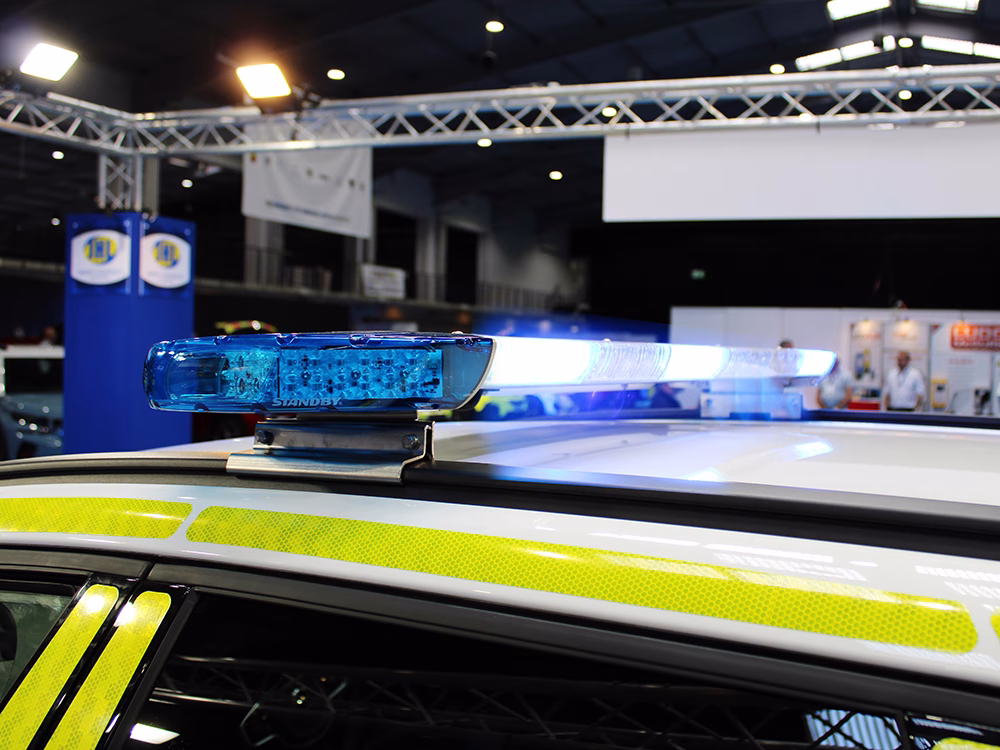 Standby W3 Lightbar mounted on top of a Police vehcile roof on the Jack Hodson Ltd stand at NAPFM 2025. Every other section on the back of the bar is lit up.